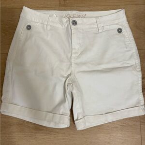 NWOT Jag Jeans Women's Cream Shorts